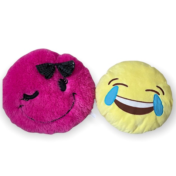 2 Emoji throw pillows 1 hot pink female with sequin bow and 1 laughing emoji - Picture 11 of 11